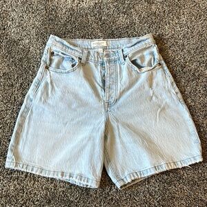 Abercrombie - High Rise 7" Dad Short - Light Wash - 28